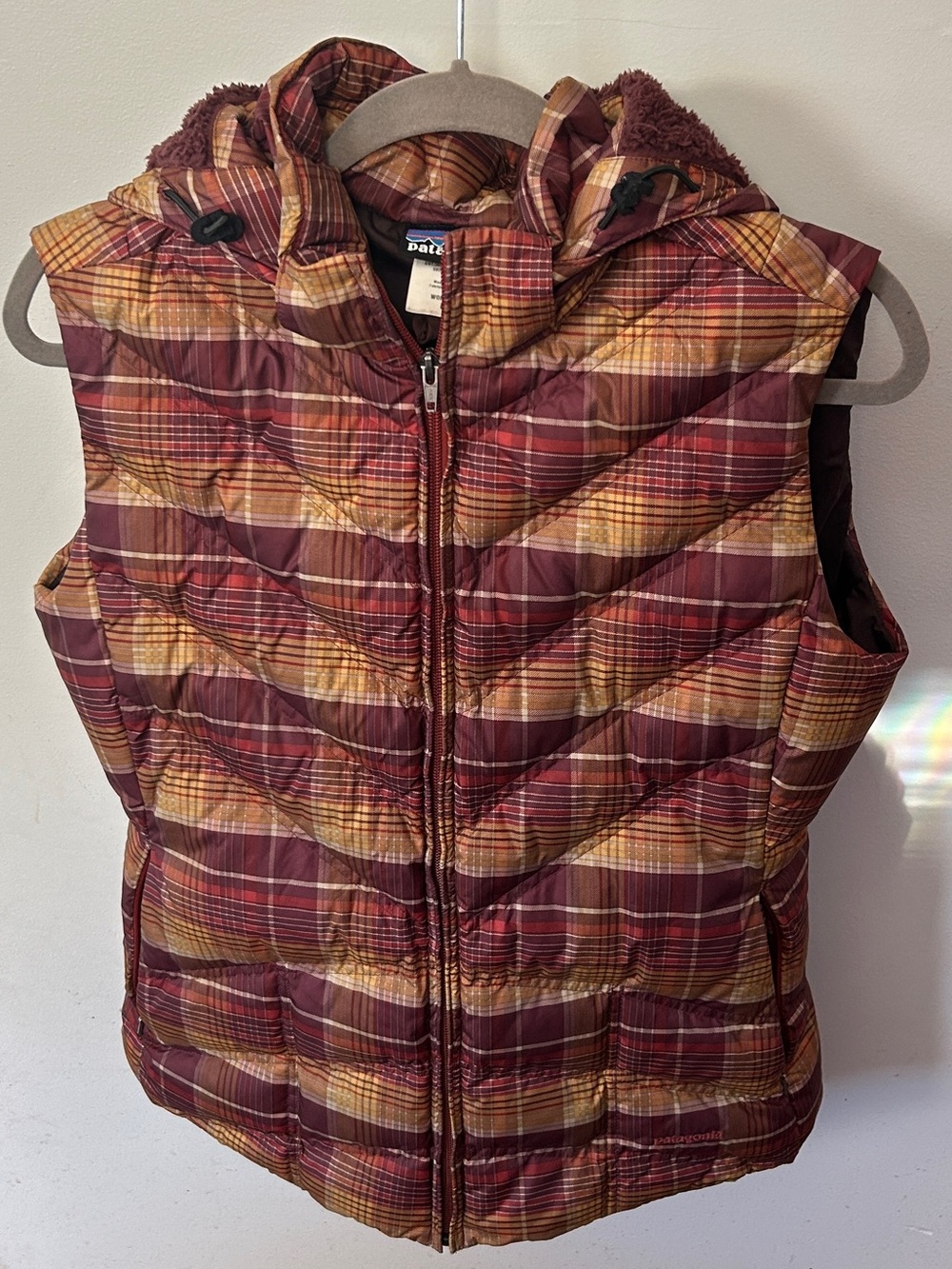Patagonia Women’s L Plaid Down Puffer Vest Hooded Sherpa Lined Brown Fall